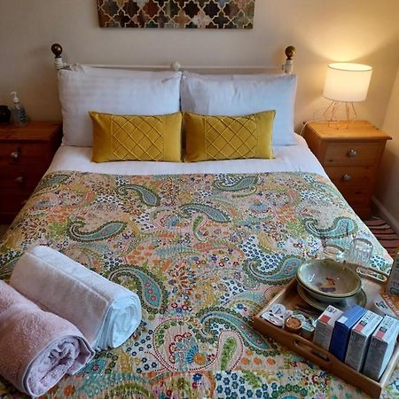 Bushbury Stunning Homestay In Wolverhampton מראה חיצוני תמונה