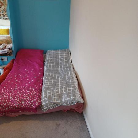 Bushbury Stunning Homestay In Wolverhampton מראה חיצוני תמונה