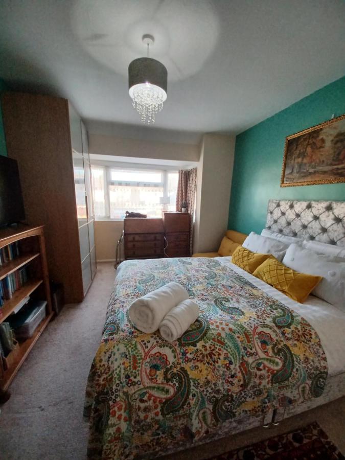 Bushbury Stunning Homestay In Wolverhampton מראה חיצוני תמונה