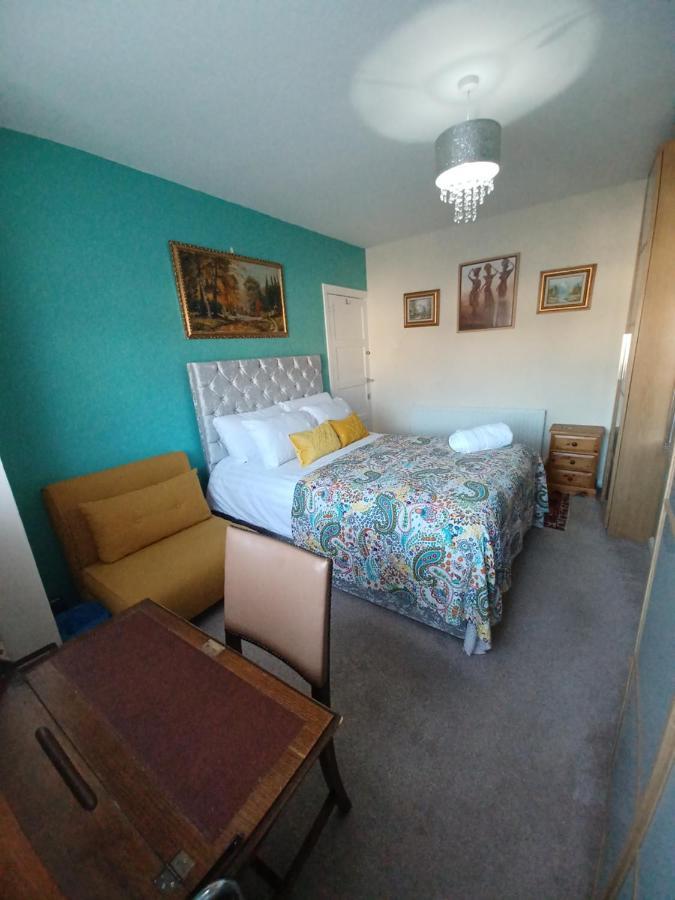 Bushbury Stunning Homestay In Wolverhampton מראה חיצוני תמונה